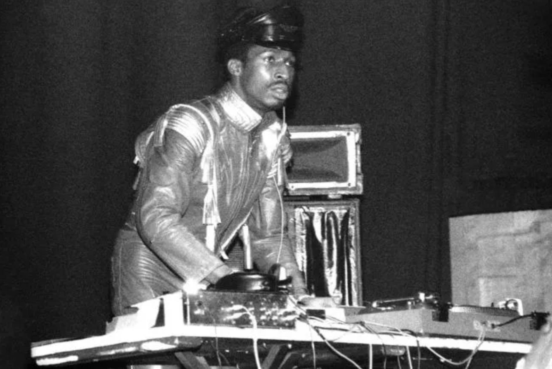 Grandmaster Flash deejaying 